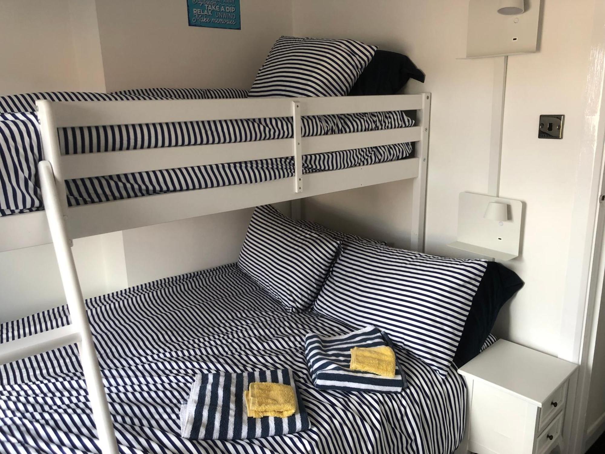 Granby House Apartments, 3, In The Old Town, Free On Street Parking Included *